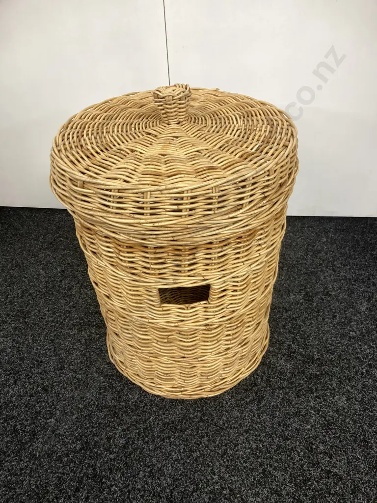 Large Woven Wicker Lidded Basket. 62 x 49cm Image 1++